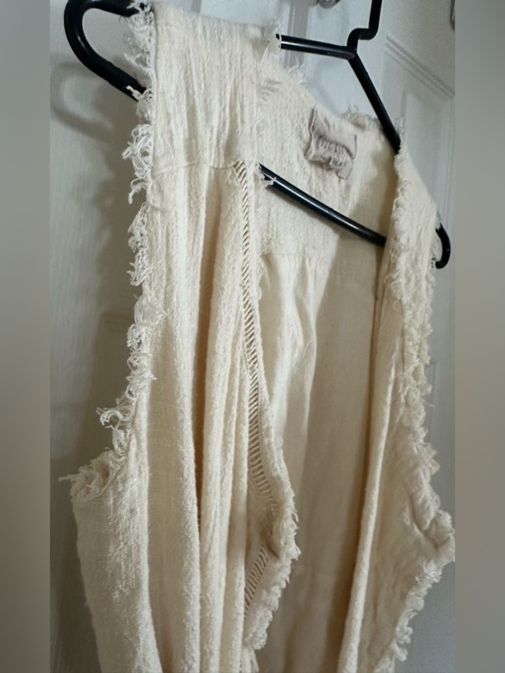 Moon River Textured Cream Sleeveless Tie-Waist Vest - Picture 2 of 11